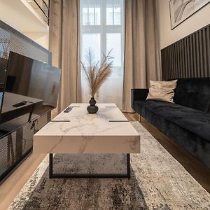 D37 - Dohany Street Urban Suite - Best Location By Bqa